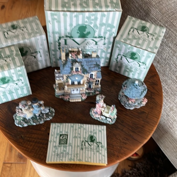 Ivy & Innocence Chapter 1 Parker’s Bed & Breakfast 4 pc - Picture 15 of 15